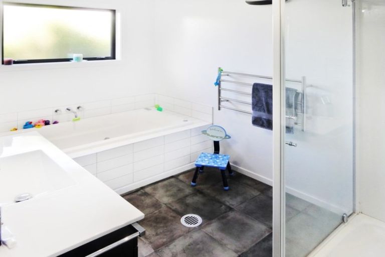 Photo of property in 8 Lochburn Avenue, Glenorchy, 9372