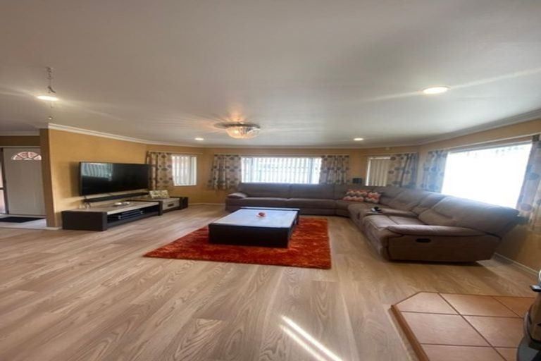 Photo of property in 3 Gendo Avenue, Henderson, Auckland, 0612