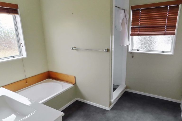 Photo of property in 262 Maungaraki Road, Maungaraki, Lower Hutt, 5010