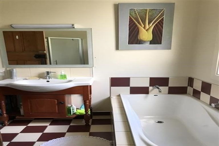 Photo of property in 58 Kelburn Parade, Kelburn, Wellington, 6012