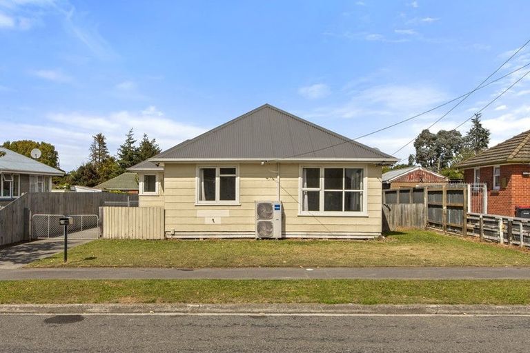 Photo of property in 18 Paddington Street, Northcote, Christchurch, 8052