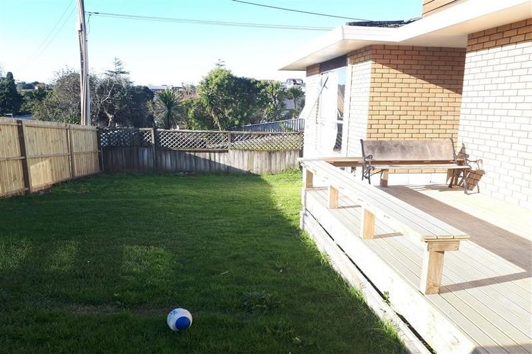 Photo of property in 2/40 Hart Road, Hauraki, Auckland, 0622