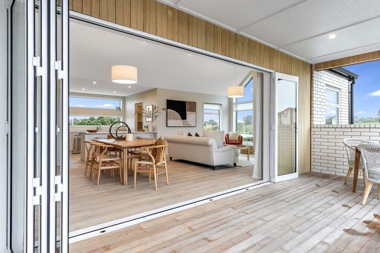 Photo of property in 2 Iwi Road, Baverstock, Hamilton, 3200