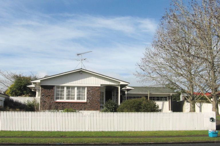 Photo of property in 70 Ray Small Drive, Pahurehure, Papakura, 2113