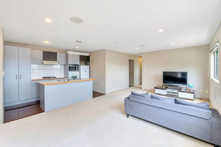 Photo of property in 17d Balmain Road, Birkenhead, Auckland, 0626