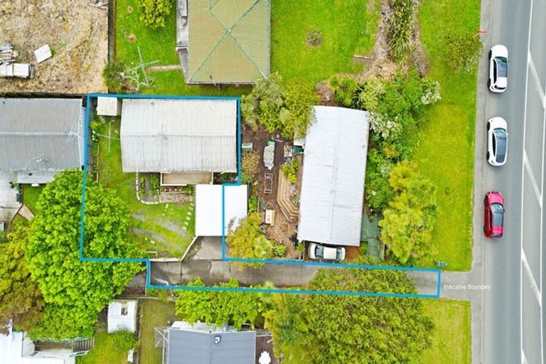 Photo of property in 2/615 Swanson Road, Swanson, Auckland, 0612