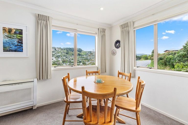 Photo of property in 2a Downing Street, Crofton Downs, Wellington, 6035