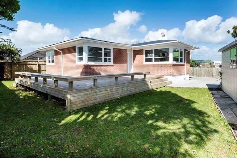 Photo of property in 6 Swan Crescent, Pakuranga, Auckland, 2010