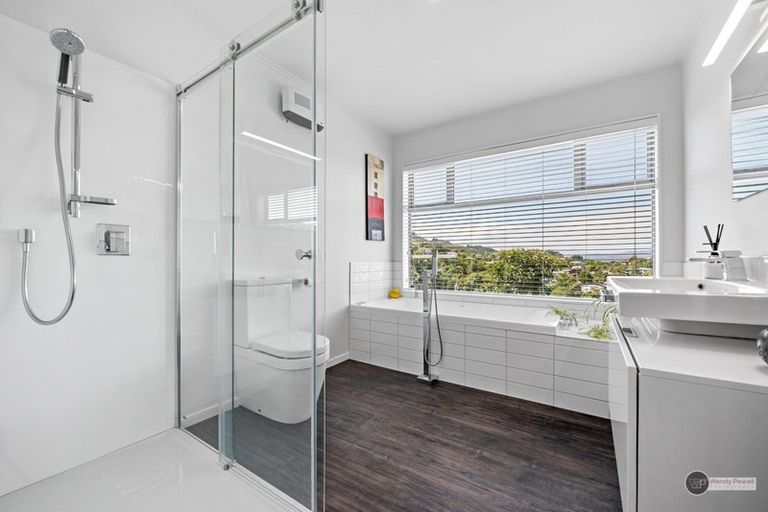 Photo of property in 37 Pekanga Road, Normandale, Lower Hutt, 5010