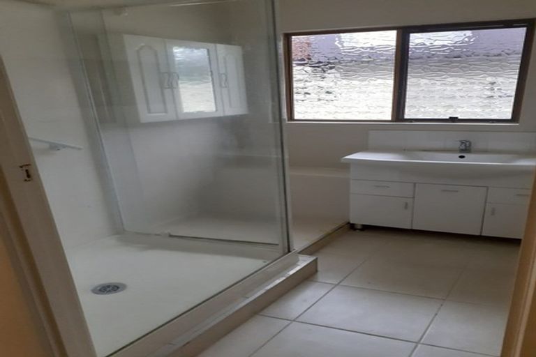 Photo of property in 2/54 Ray Small Drive, Pahurehure, Papakura, 2113