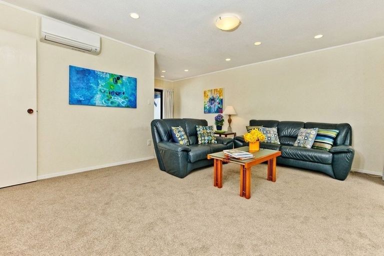 Photo of property in 1/56 Oaktree Avenue, Browns Bay, Auckland, 0630