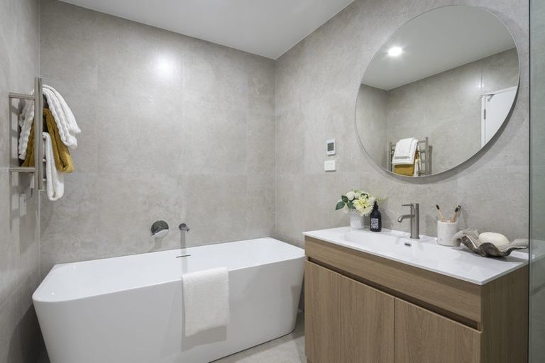 Photo of property in 1 Rengarenga Rise, Fairview Heights, Auckland, 0632