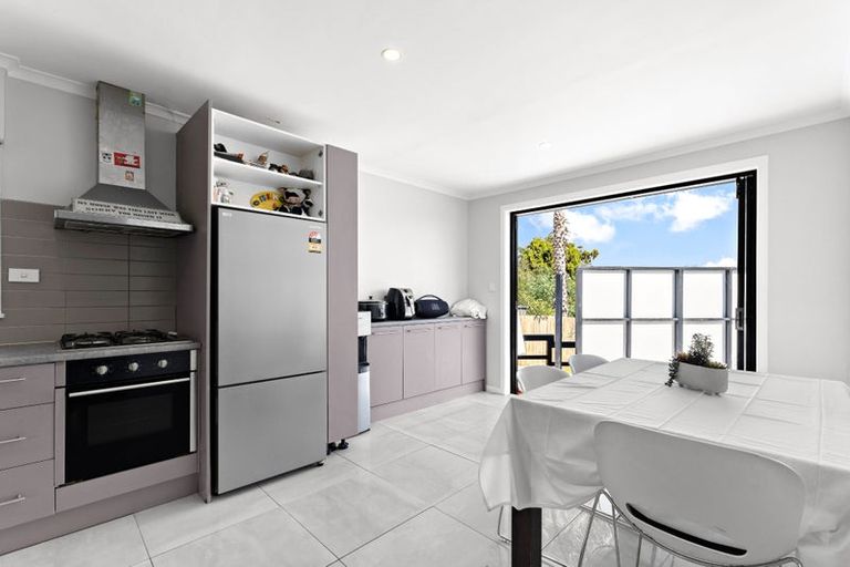 Photo of property in 18 Murray Road, Te Atatu Peninsula, Auckland, 0610