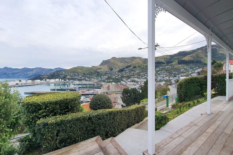 Photo of property in 43 Sumner Road, Lyttelton, 8082