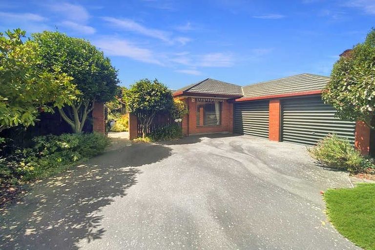 Photo of property in 7 Cricklewood Place, Avonhead, Christchurch, 8042