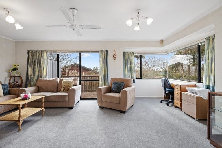 Photo of property in 69 Puriri Road, Pukekohe, 2120