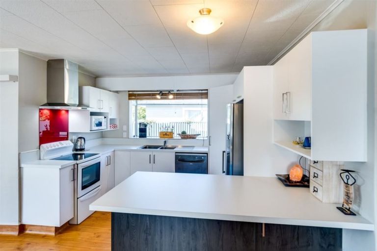 Photo of property in 30 Henley Crescent, Pirimai, Napier, 4112