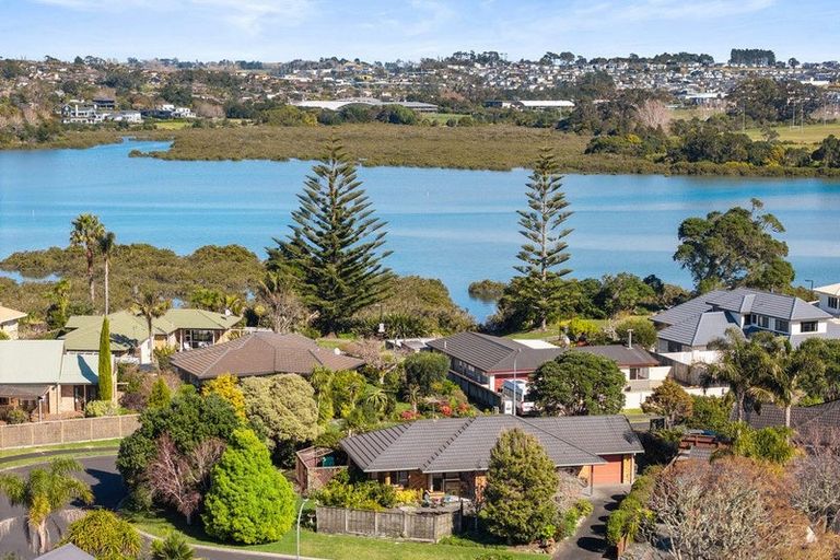 Photo of property in 21b Settlers Grove, Orewa, 0931