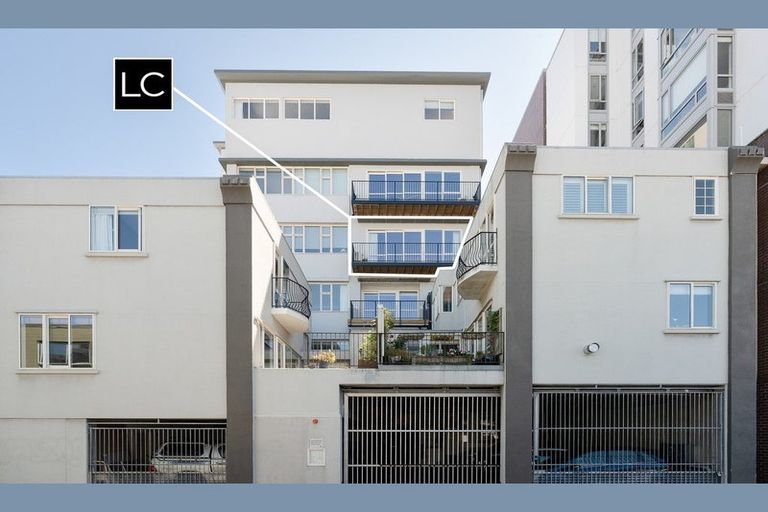 Photo of property in De Vere Apartments, 10/23 Tennyson Street, Te Aro, Wellington, 6011