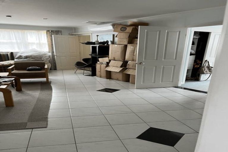 Photo of property in 12 Portadown Avenue, Pakuranga Heights, Auckland, 2010