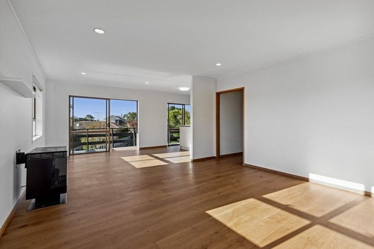 Photo of property in 13 Tarahanga Street, Northcote, Auckland, 0627