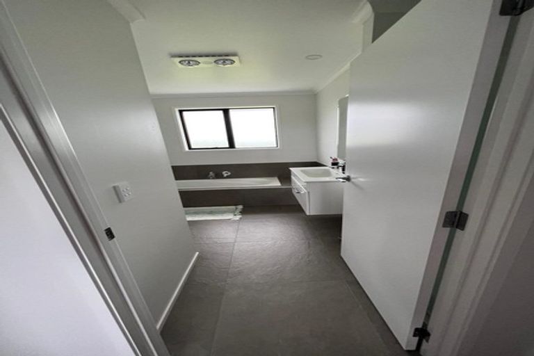 Photo of property in 32 County Drive, Hawera, 4610