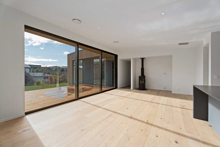 Photo of property in 44 Stackbrae Avenue, Wanaka, 9305