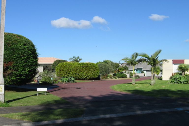 Photo of property in 51 Settlers Grove, Orewa, 0931