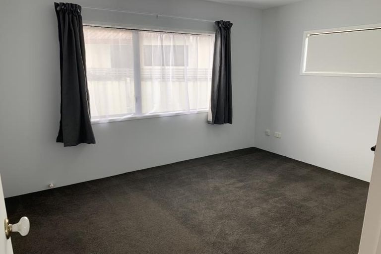 Photo of property in 2/31 Aeronautic Road, Takanini, 2112