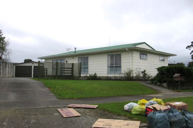 Photo of property in 11 Cumberland Place, Kelvin Grove, Palmerston North, 4414