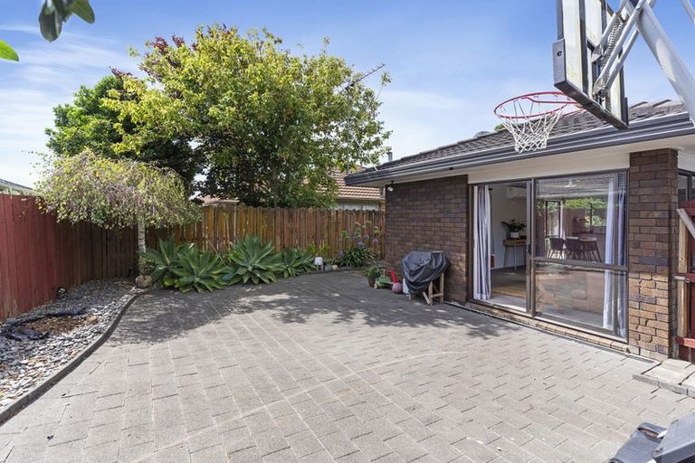 Photo of property in 2/17 Seneca Court, Golflands, Auckland, 2013
