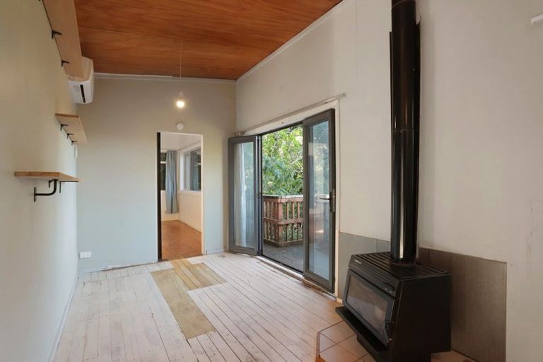 Photo of property in 45 Takahe Road, Titirangi, Auckland, 0604