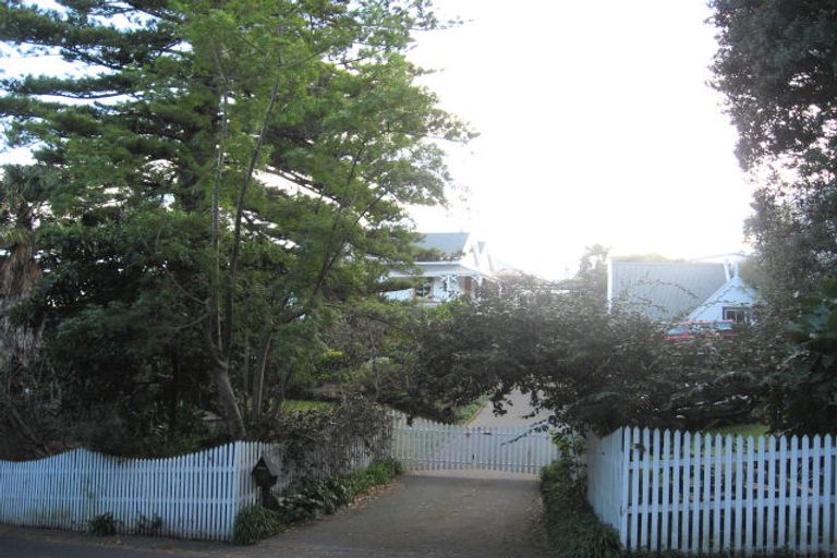 Photo of property in 16 Thompson Road, Bluff Hill, Napier, 4110