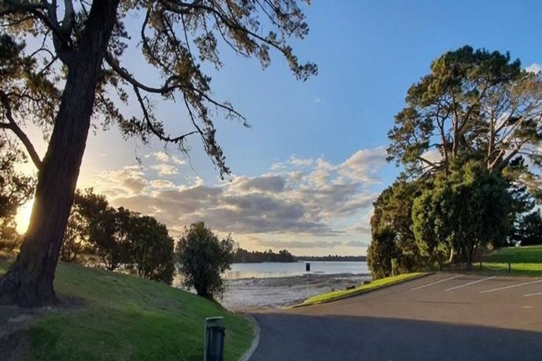 Photo of property in 6 Dame Nganeko Drive, Glenbrook, 2681