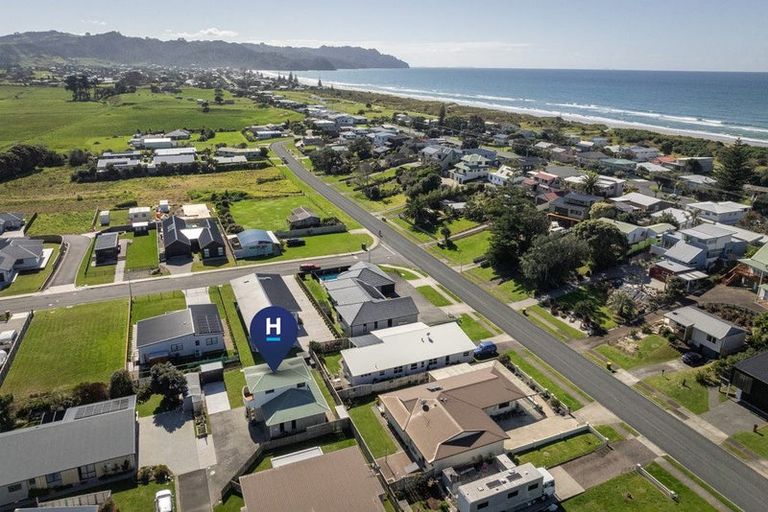 Photo of property in 6a Surfers Avenue, Waihi Beach, 3611