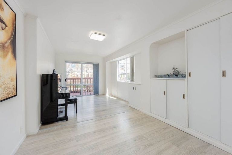 Photo of property in 24 Squirrel Lane, Browns Bay, Auckland, 0630