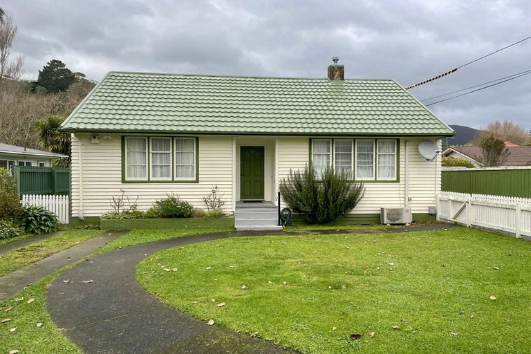 Photo of property in 32 Naenae Road, Naenae, Lower Hutt, 5011