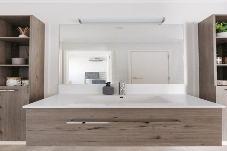 Photo of property in 12b Kayelene Place, Omokoroa, 3114