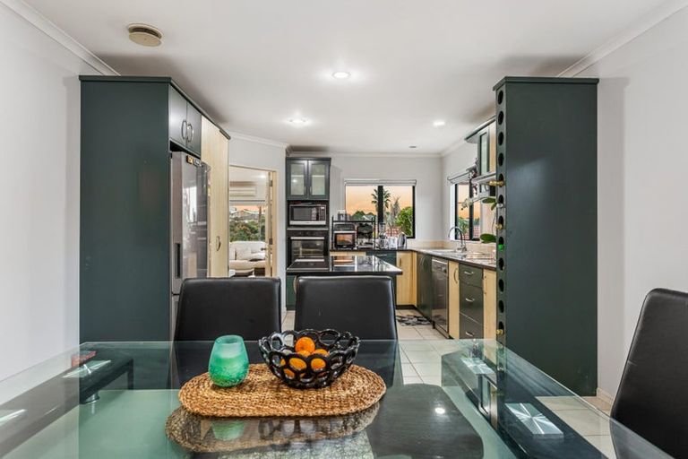 Photo of property in 28 Carnelian Court, Westgate, Auckland, 0614