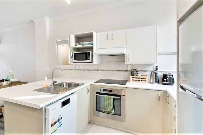 Photo of property in 42 Pipitea Street, Thorndon, Wellington, 6011