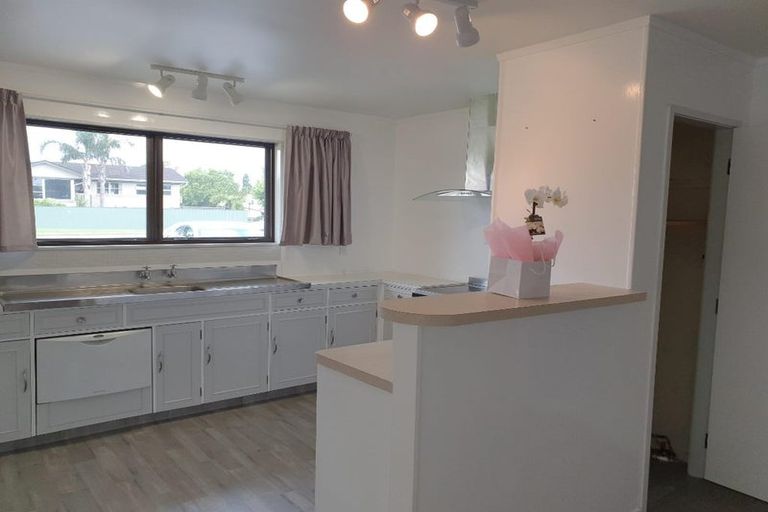 Photo of property in 2/423 Great South Road, Rosehill, Papakura, 2113