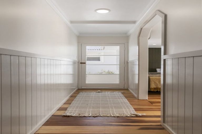 Photo of property in 24d Clinton Avenue, Te Atatu Peninsula, Auckland, 0610