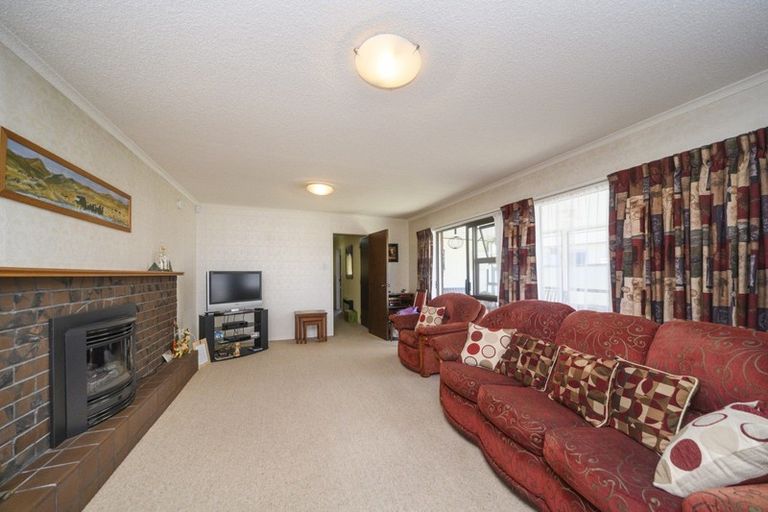 Photo of property in 8 Grange Place, Milson, Palmerston North, 4414