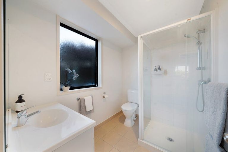 Photo of property in 32 Te Kauri Place, Helensville, 0800