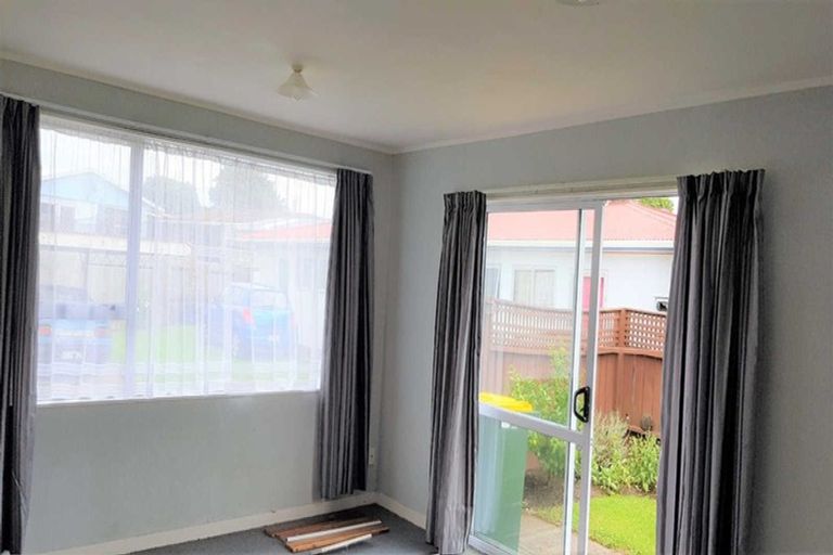 Photo of property in 15a Naumai Place, Spotswood, New Plymouth, 4310