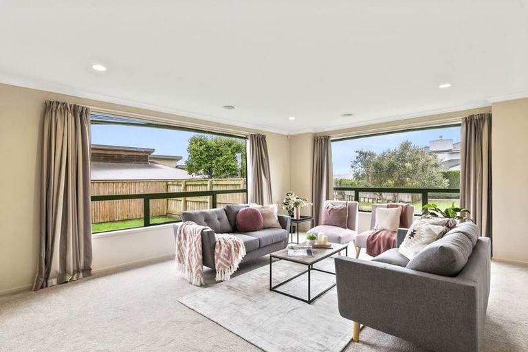 Photo of property in 9 Aspiring Terrace, Aotea, Porirua, 5024