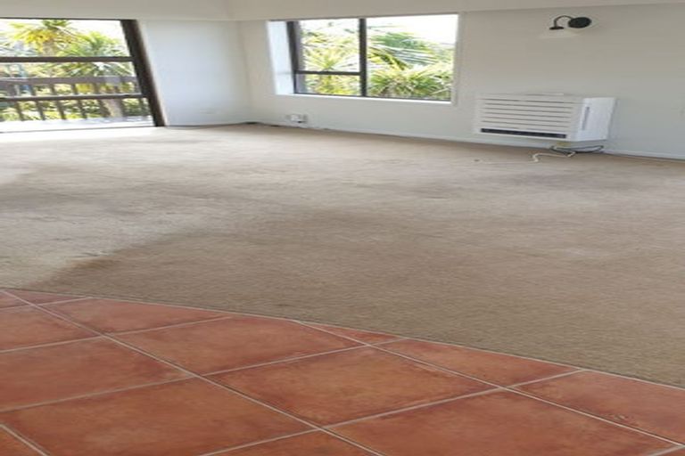 Photo of property in 2/43 Eastcliffe Road, Castor Bay, Auckland, 0620