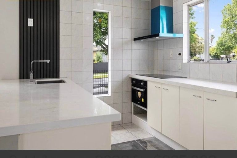 Photo of property in 66 Sikkim Crescent, Clover Park, Auckland, 2019