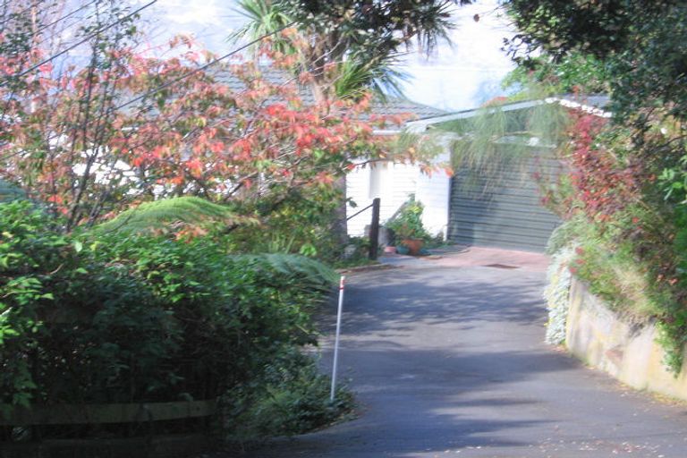Photo of property in 44 Fortification Road, Karaka Bays, Wellington, 6022