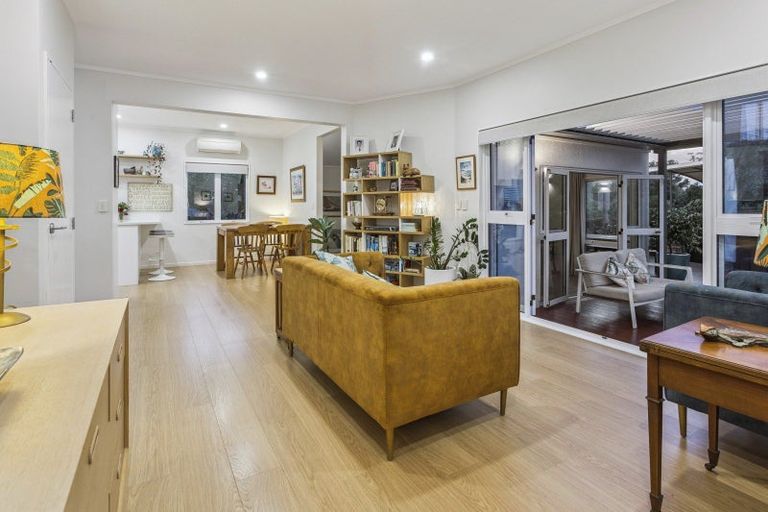 Photo of property in 16 Waipuia Place, Greenhithe, Auckland, 0632